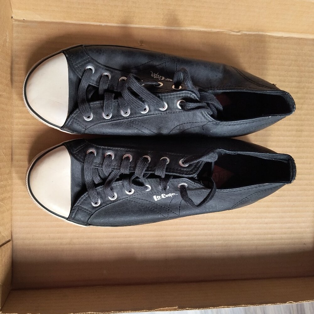 Lee Cooper Black & White Leather Sneakers-Size 9